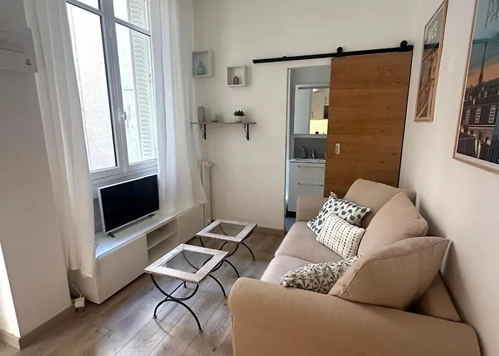 A Proximite Immediate De La Tour Eiffel Paris