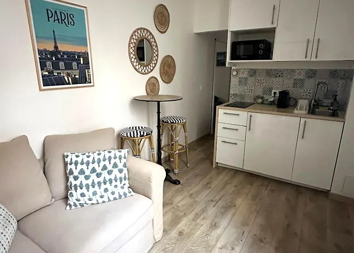 A Proximite Immediate De La Tour Eiffel * Paris