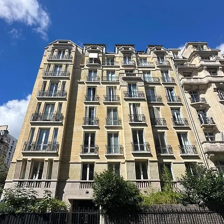 A Proximite Immediate De La Tour Eiffel Paris