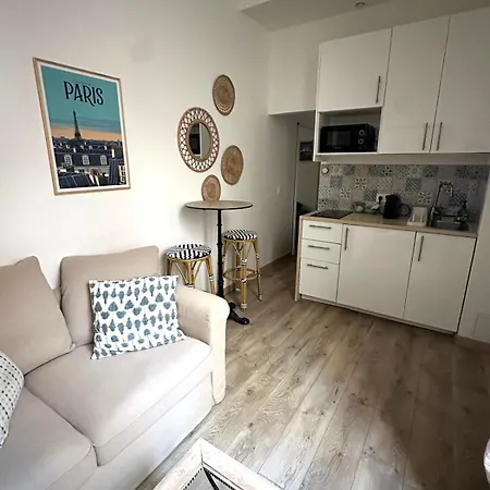 A Proximite Immediate De La Tour Eiffel * Paris